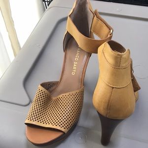 Franco Sarto Gold/yellow Pumps